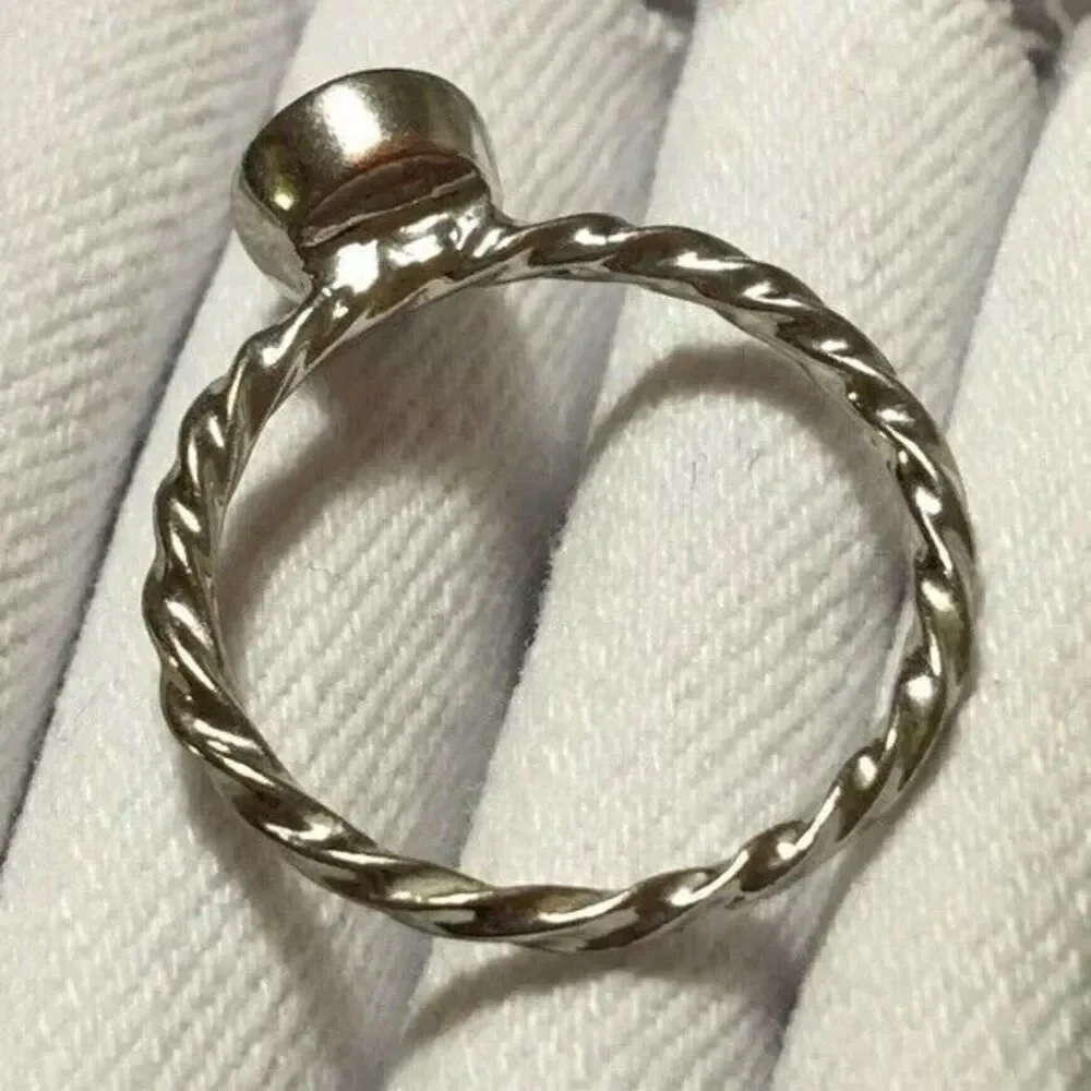 N/A twisted band